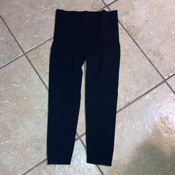 Red Hot Spanx Capri Shaping Leggings Size XL - Picture 2 of 3